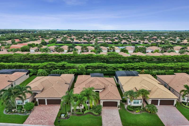 4 bedroom Single Family Residence at 8202 Alpine Ridge Road, Valencia Cove Agr Pud Pl 8, Boynton Beach — photo 2
