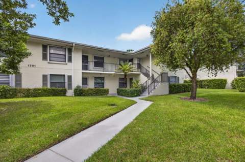 1701 Sabal Ridge Circle #D, Palm Beach Gardens FL - photo 7 of 69