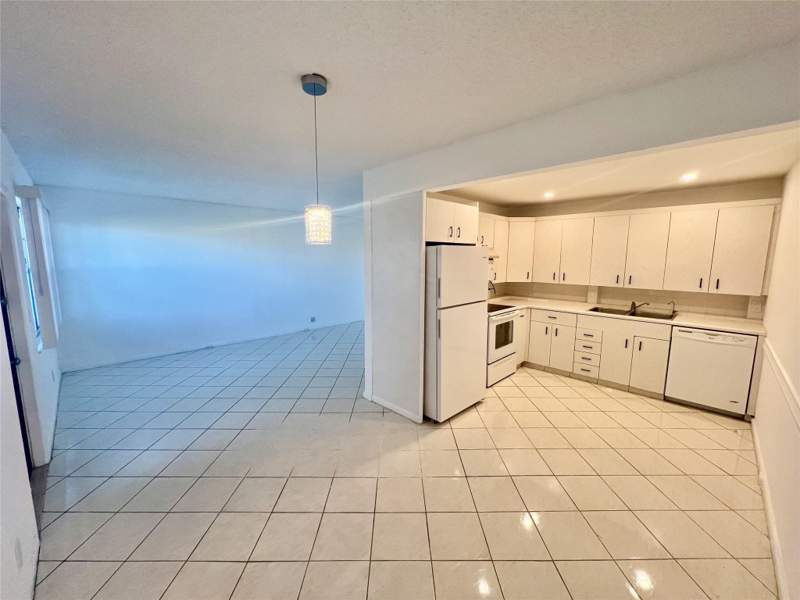 2 bedroom Condominium at 3002 Newcastle A, Newcastle At Century Village Condo, Boca Raton — photo 3