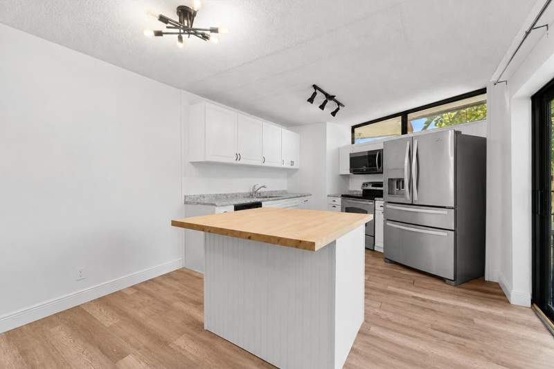 2 bedroom Townhouse at 3750 Victoria Drive, Somerset, West Palm Beach — photo 5