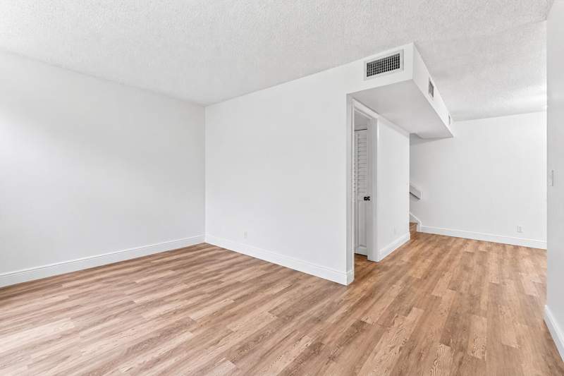 2 bedroom Townhouse at 3750 Victoria Drive, Somerset, West Palm Beach — photo 4