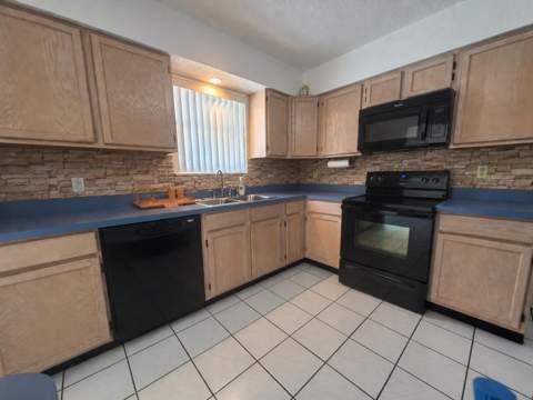 6884 NW 12th Street, Plantation FL - photo 6 of 17