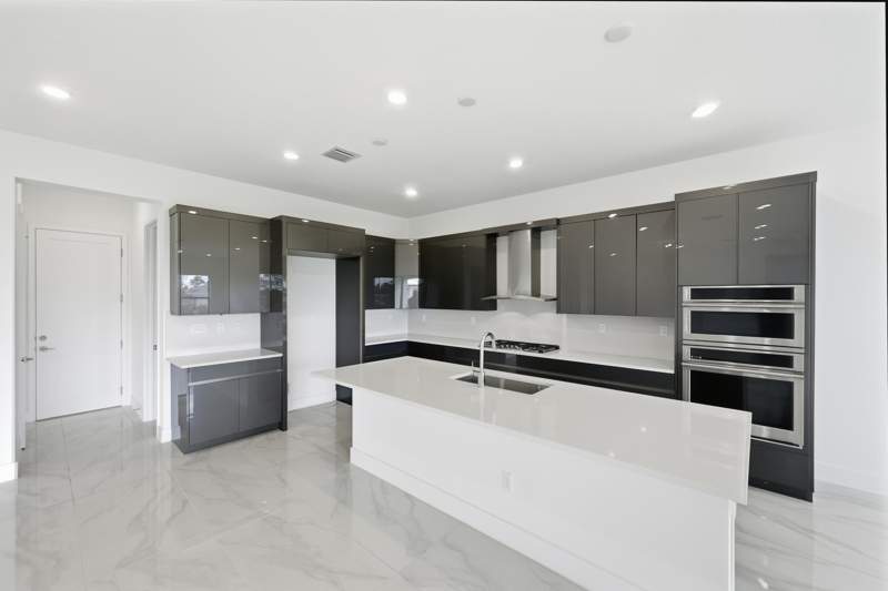 5 bedroom Single Family Residence at 7707 Laurel Park Drive, Whitmore Estates, Lake Worth — photo 2