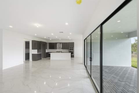 7707 Laurel Park Drive, Lake Worth FL - photo 8 of 55