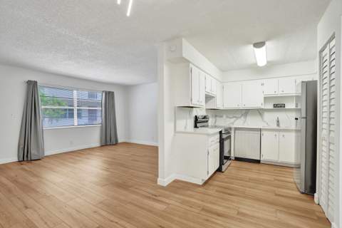 1100 SE 4th Avenue #5, Deerfield Beach FL - photo 20 of 27