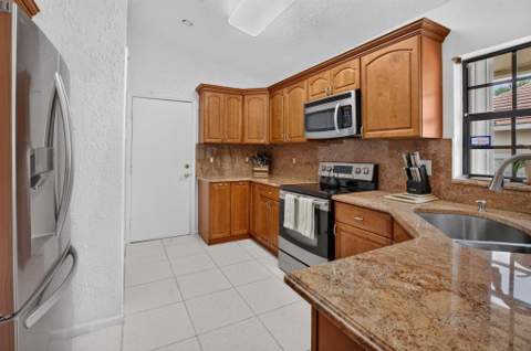 6851 Bitterbush Place, Boynton Beach FL - photo 10 of 73