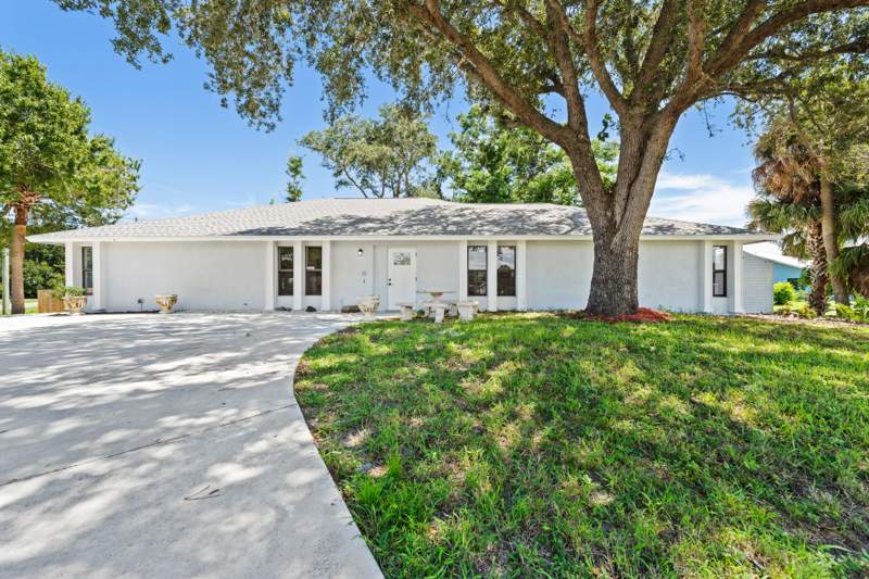 4 bedroom Single Family Residence at 4800 Myrtle Drive, Indian River Estates Unit 7, Fort Pierce — photo 2