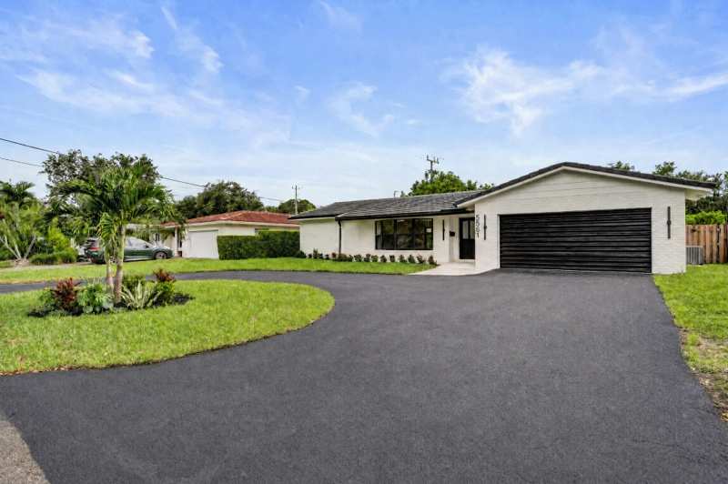 4 bedroom Single Family Residence at 5561 NE 26th Avenue, Golf Estates, Fort Lauderdale — photo 1