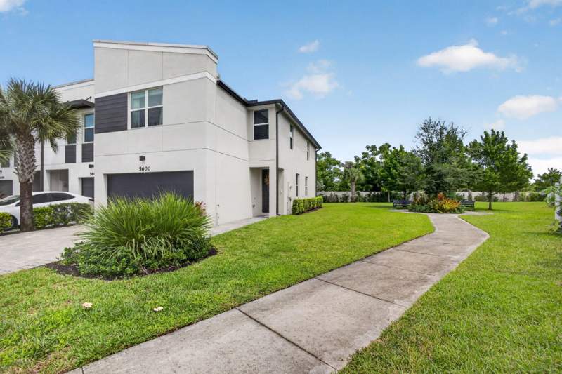 3 bedroom Townhouse at 5600 Mentmore Drive, Enclave At Mangonia Park, West Palm Beach — photo 4
