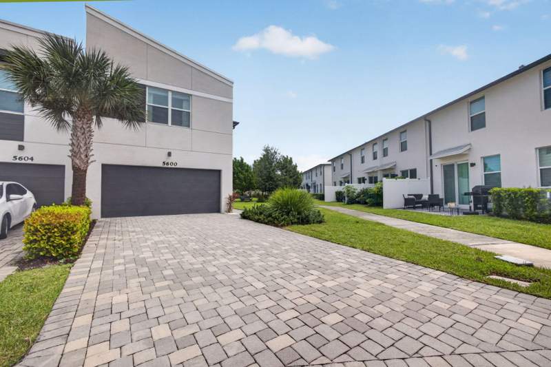 3 bedroom Townhouse at 5600 Mentmore Drive, Enclave At Mangonia Park, West Palm Beach — photo 2