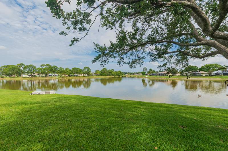4 bedroom Single Family Residence at 208 SW Whitewood Drive, Crane Pointe at Sawgrass Lakes, Port St. Lucie — photo 4