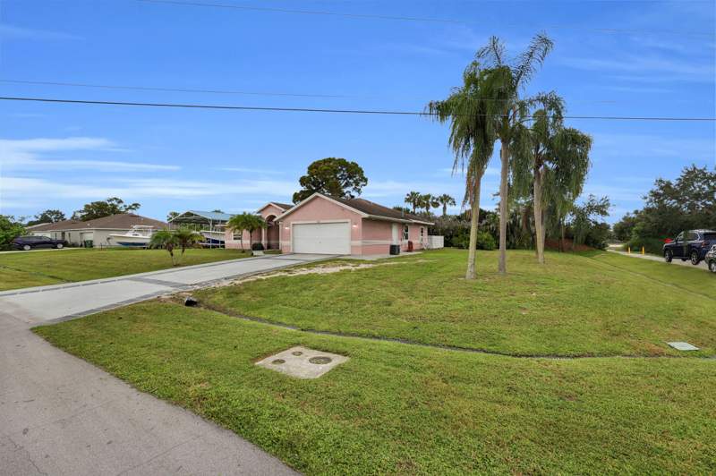 3 bedroom Single Family Residence at 202 SE Grove Avenue, Port St Lucie Section 2, Port St. Lucie — photo 2