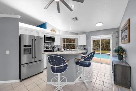 202 SE Grove Avenue, Port St. Lucie FL - photo 9 of 55
