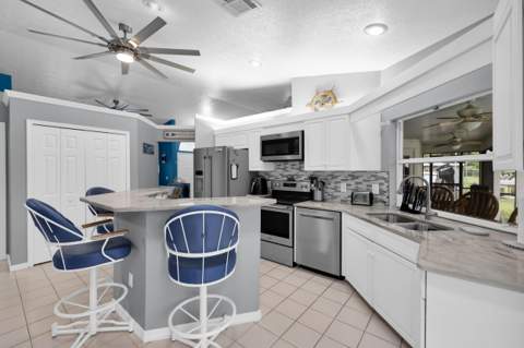 202 SE Grove Avenue, Port St. Lucie FL - photo 10 of 55
