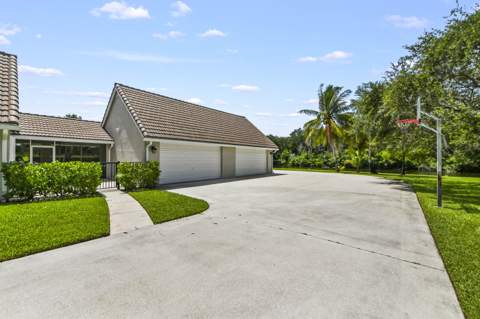 5703 Lago Del Sol Drive, Lake Worth FL - photo 11 of 63