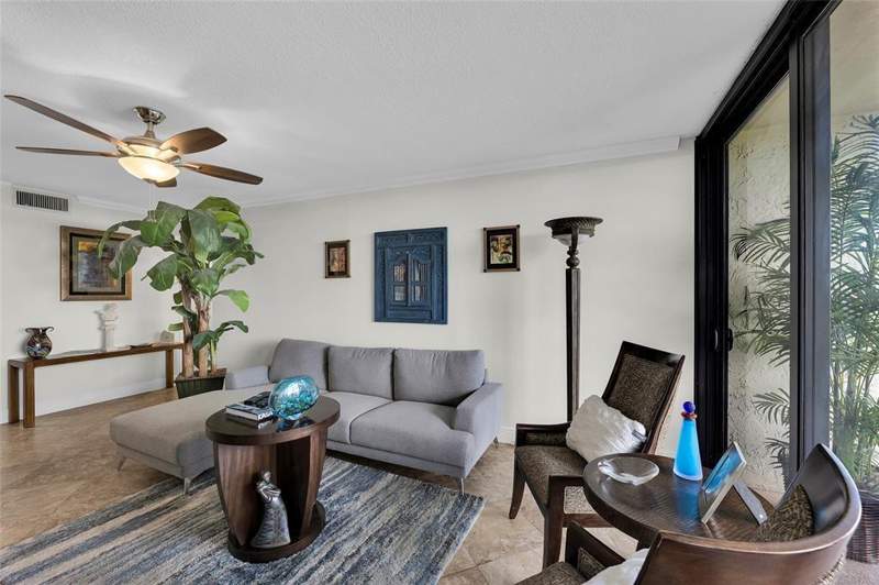 2 bedroom Condominium at 105 Lake Emerald Drive #711, Lake Emerald Condominium No, Oakland Park — photo 3