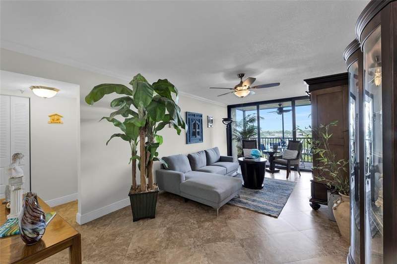 2 bedroom Condominium at 105 Lake Emerald Drive #711, Lake Emerald Condominium No, Oakland Park — photo 2