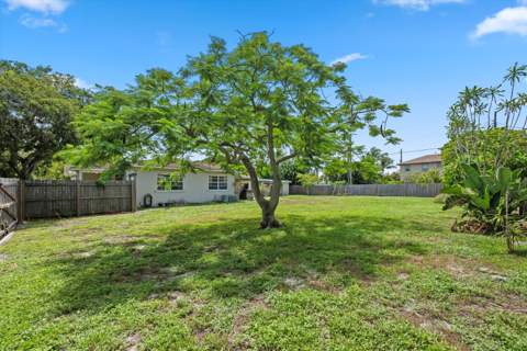 711 E Coast Avenue, Lantana FL - photo 13 of 17