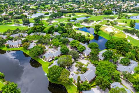 209 Wimbledon Lakes Drive, Plantation FL - photo 19 of 24