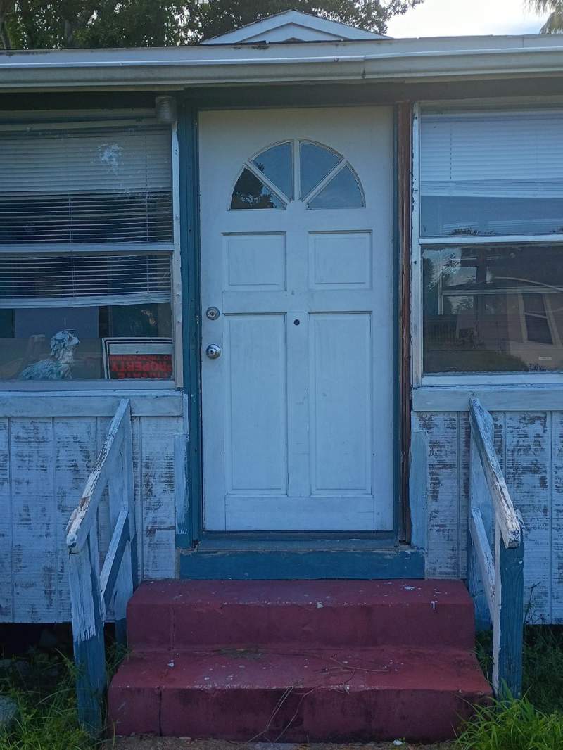 4 bedroom Single Family Residence at 703 Dundas Court, J E W McCullers Subdivision, Fort Pierce — photo 2