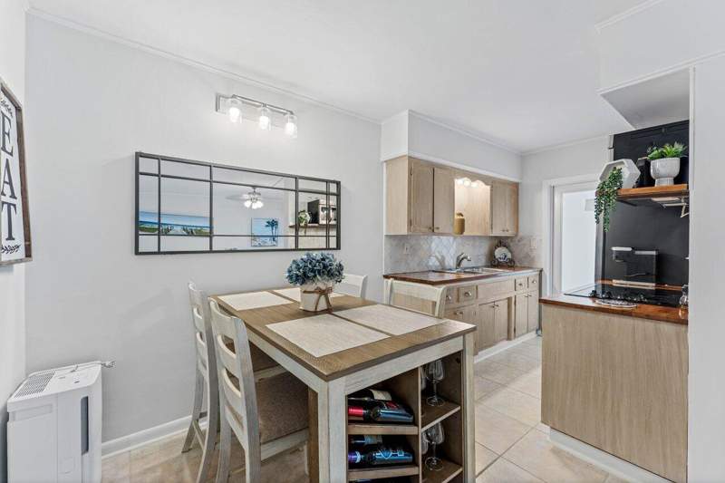 1 bedroom Stock Cooperative at 11 SW 4th Avenue #Unit 6, Maranatha Apts Inc, Boca Raton — photo 4