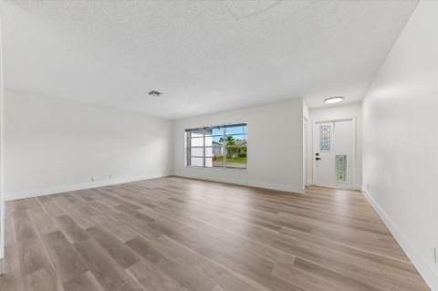 7198 Pine Forest Circle, Lake Worth FL - photo 7 of 39