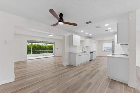 7198 Pine Forest Circle, Lake Worth FL - photo 9 of 39