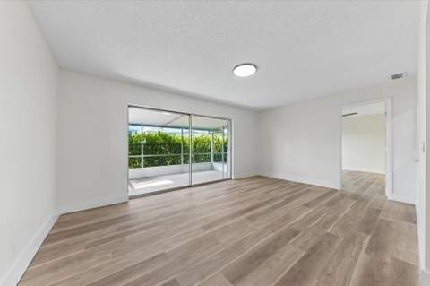 7198 Pine Forest Circle, Lake Worth FL - photo 19 of 39