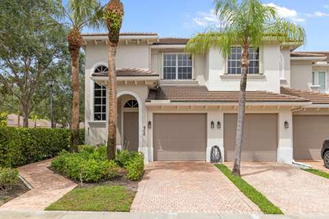 6380 Bella Circle #905, home for sale in Boynton Beach 33437