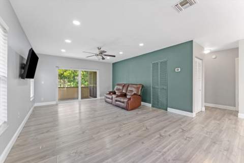 191 SE 1st Circle, Boynton Beach FL - photo 8 of 28