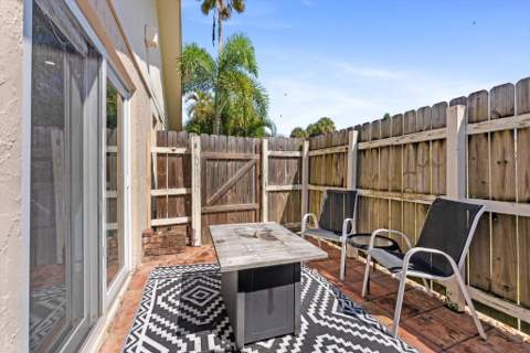 191 SE 1st Circle, Boynton Beach FL - photo 7 of 28