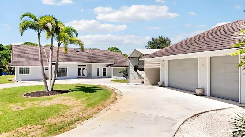 3 bedroom Single Family Residence at 815 N E Stokes Terrace, Sugarhill, Jensen Beach — photo 3