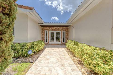 2726 NE 25th Place, Fort Lauderdale FL - photo 19 of 66