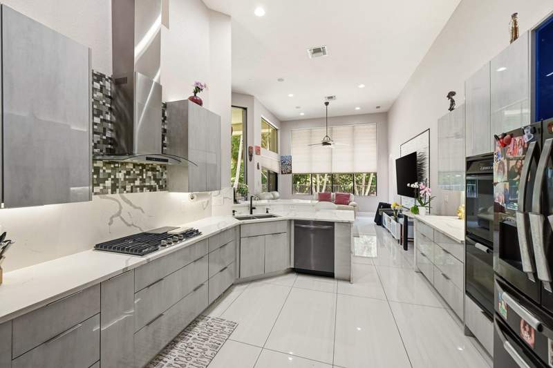 5 bedroom Single Family Residence at 10340 Trianon Place, Versailles Pud, Wellington — photo 2