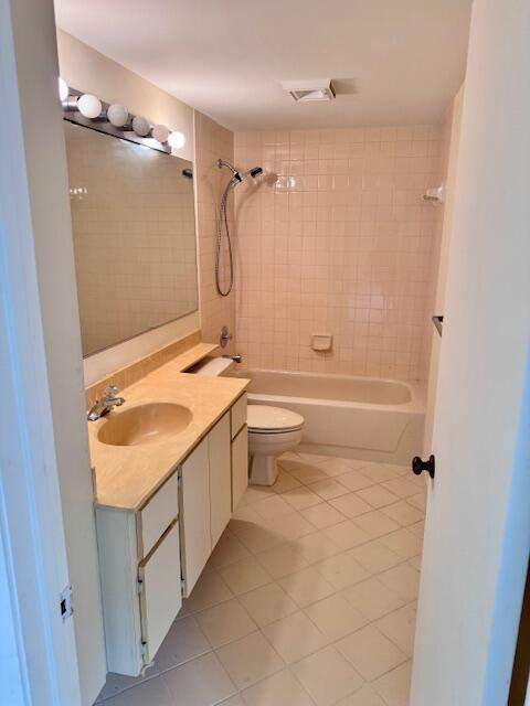 217 Live Oak Lane, Boynton Beach FL - photo 11 of 14