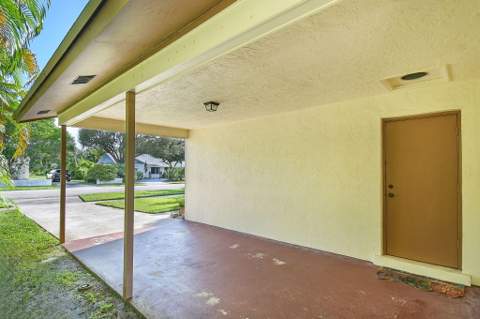 519 Evergreen Drive, Lake Park FL - photo 15 of 21