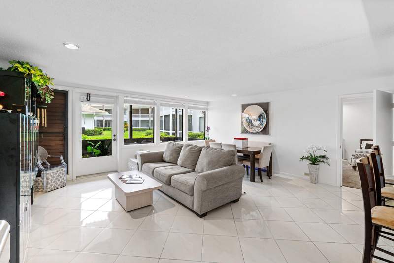 2 bedroom Condominium at 20045 Boca W Drive, Arbor Lake At Boca West Condo, Boca Raton — photo 2