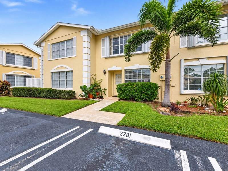 3 bedroom Townhouse at 220 Foxtail Drive #G, CHARTER CLUB OF PALM BEACH, Greenacres — photo 1