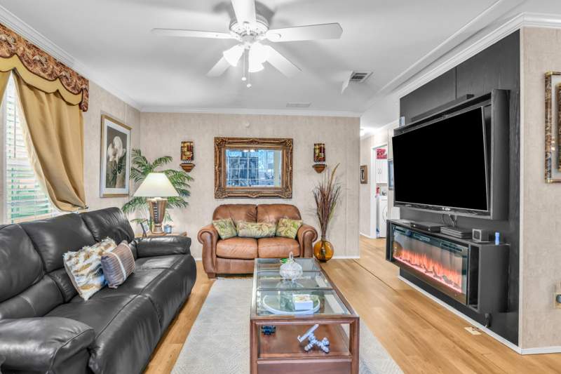 2 bedroom Manufactured Home at 8338 E Club Road, West Lakes of Boca Raton, Boca Raton — photo 2