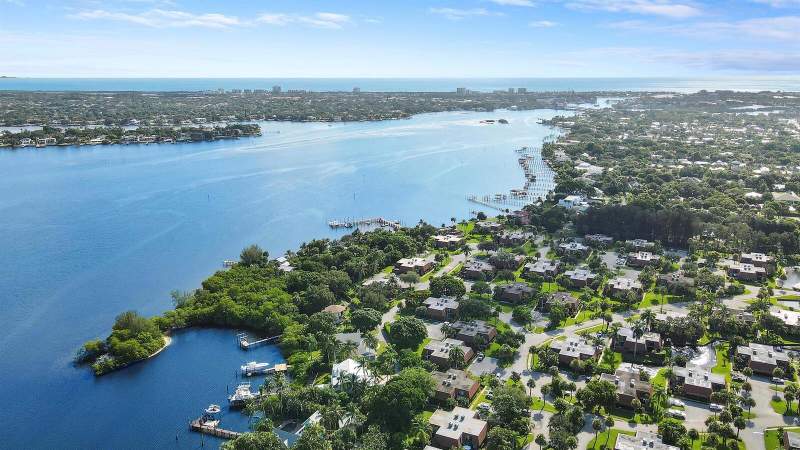 2 bedroom Townhouse at 825 Center Street #5A, Jupiter Plantation, Jupiter — photo 3