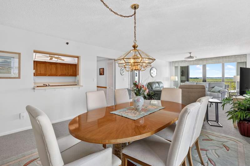 2 bedroom Condominium at 5047 N Highway A1A #604, Atlantic View Beach Club Condominium No 1, Fort Pierce — photo 4