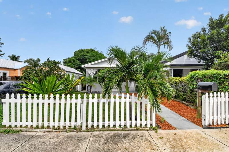 2 bedroom Single Family Residence at 504 N E Street, Lake Worth Town Of, Lake Worth Beach — photo 2
