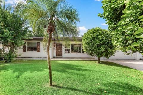 638 Shore Drive, Boynton Beach FL - photo 6 of 45