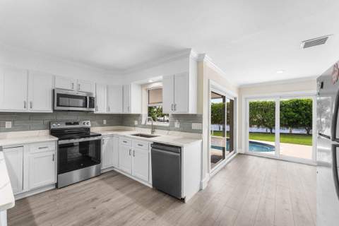 638 Shore Drive, Boynton Beach FL - photo 15 of 45