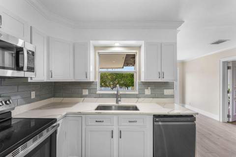 638 Shore Drive, Boynton Beach FL - photo 14 of 45
