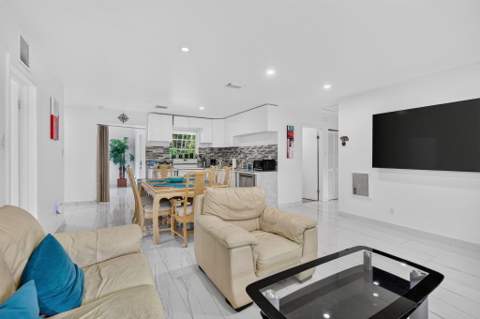 210 NE 5th Avenue, Dania Beach FL - photo 9 of 53
