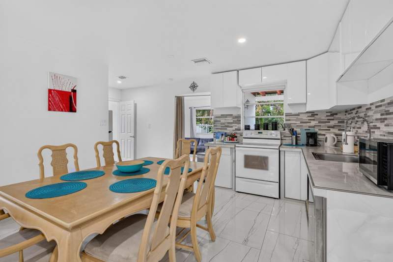 3 bedroom Single Family Residence at 210 NE 5th Avenue, Royal Palm Vista, Dania Beach — photo 3
