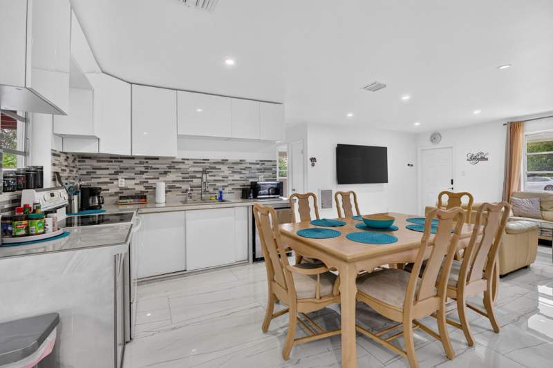 3 bedroom Single Family Residence at 210 NE 5th Avenue, Royal Palm Vista, Dania Beach — photo 4