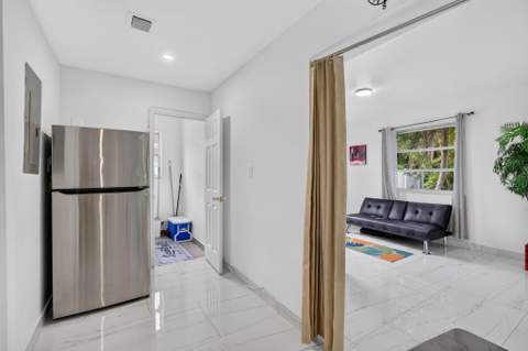 210 NE 5th Avenue, Dania Beach FL - photo 12 of 53