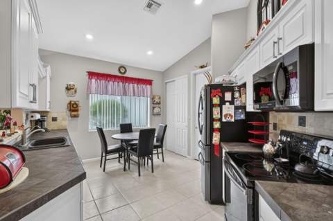 2260 Sapphire Circle, West Palm Beach FL - photo 16 of 89